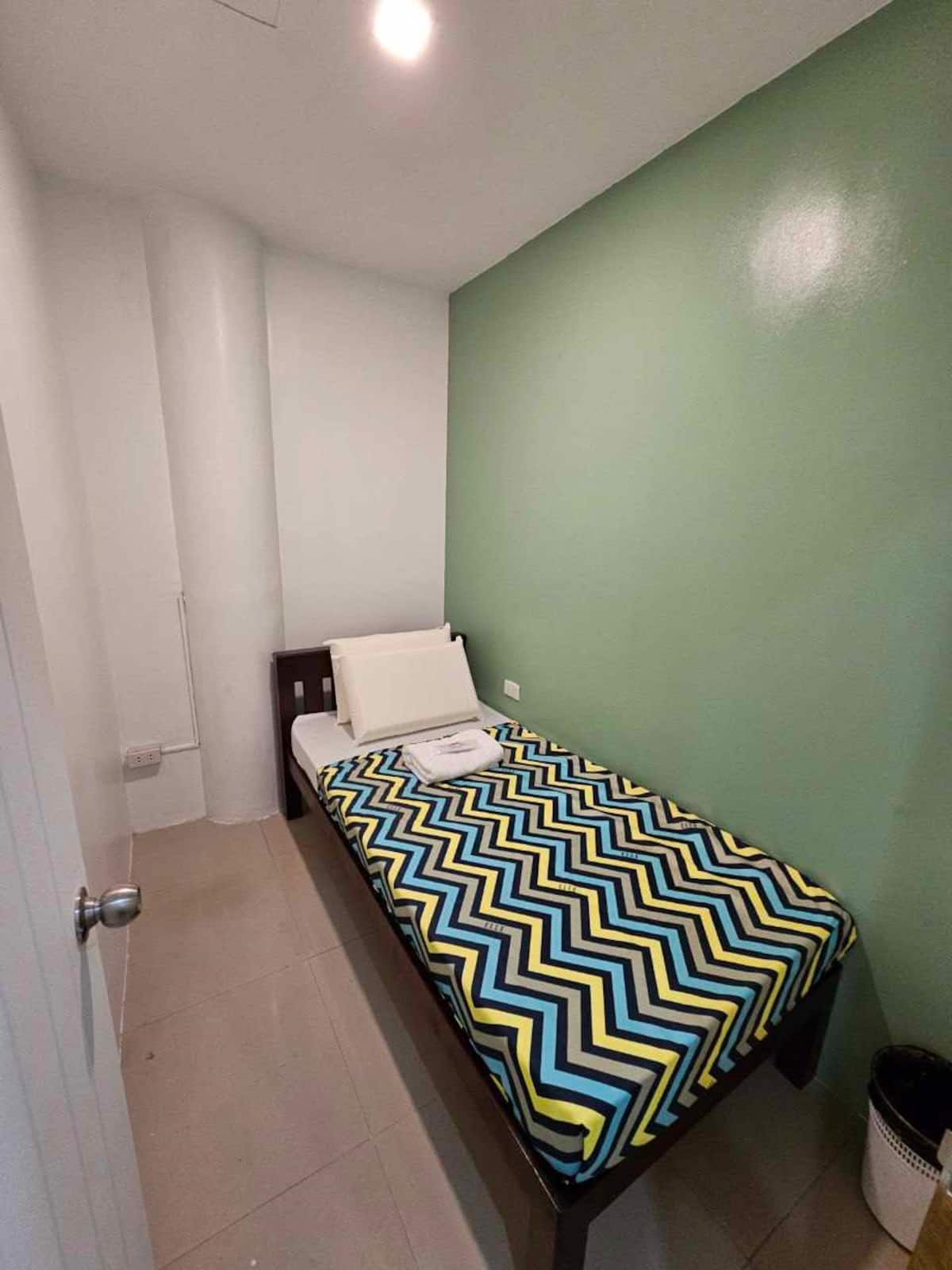 Lily room — single bed